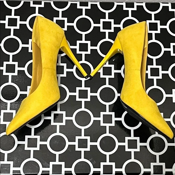 HOT TOMATO CAYENNE Canary Yellow Suede Stiletto Heels Size 7.5W EUC - Picture 4 of 9